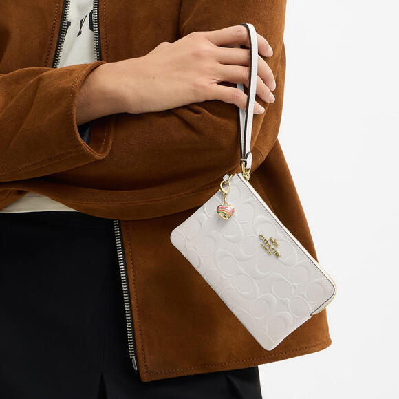 🌸 Coach NWT Chalk Corner Zip Wristlet In Signature Leather With Heart Charm - Picture 2 of 8